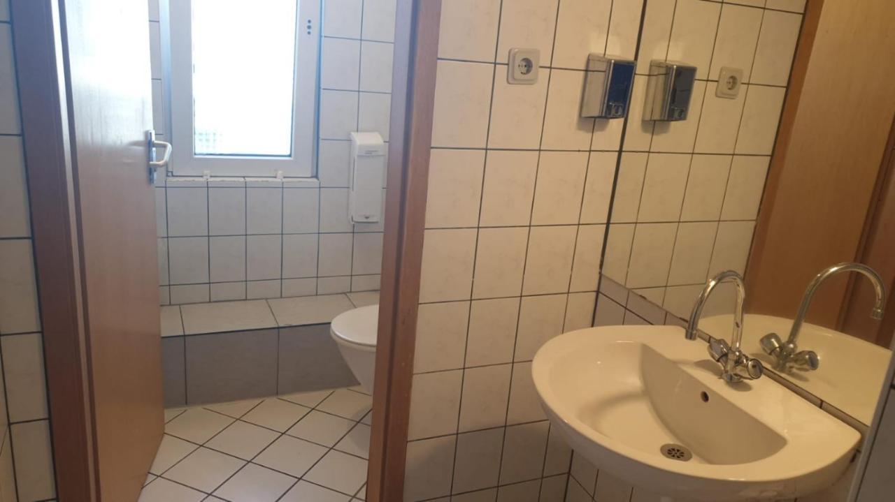 Isas Hostel Берлин Экстерьер фото
