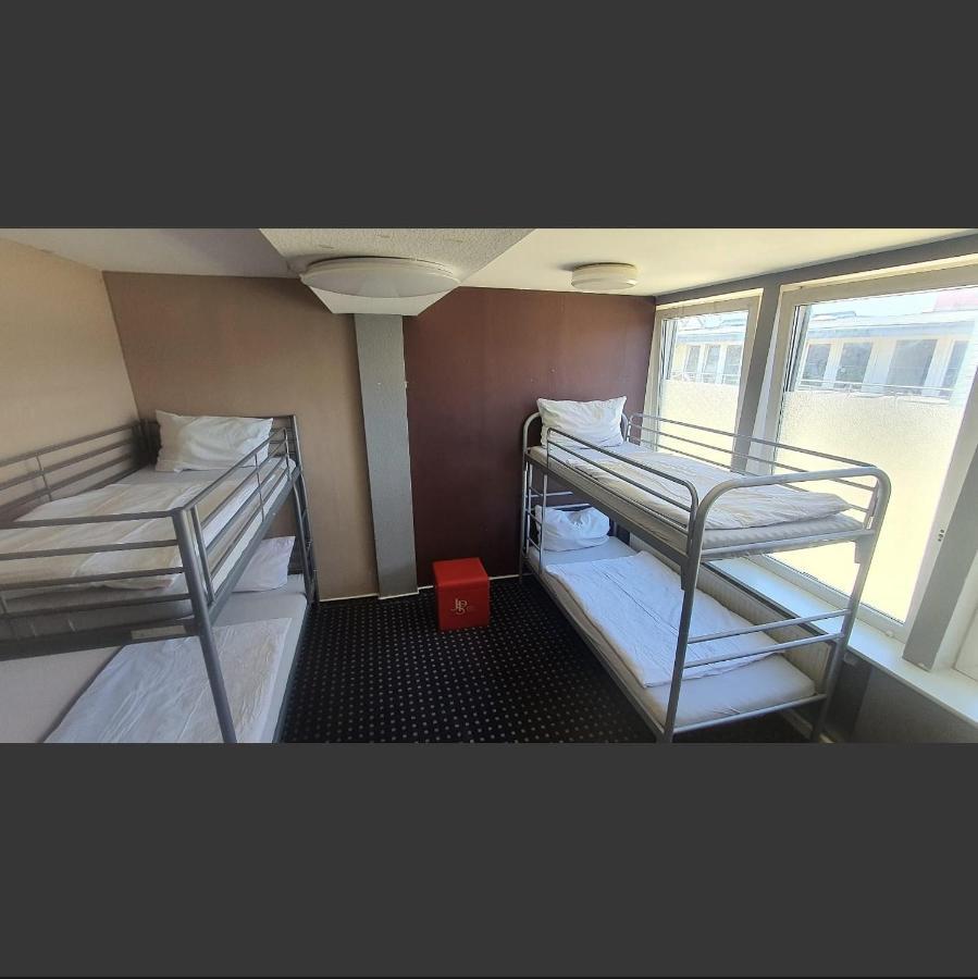Isas Hostel Берлин Экстерьер фото