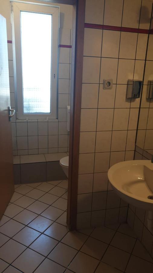 Isas Hostel Берлин Экстерьер фото