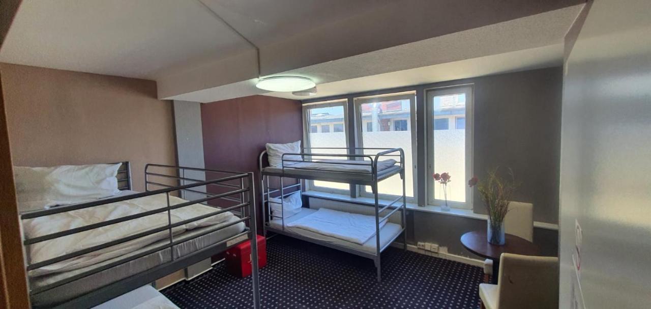 Isas Hostel Берлин Экстерьер фото