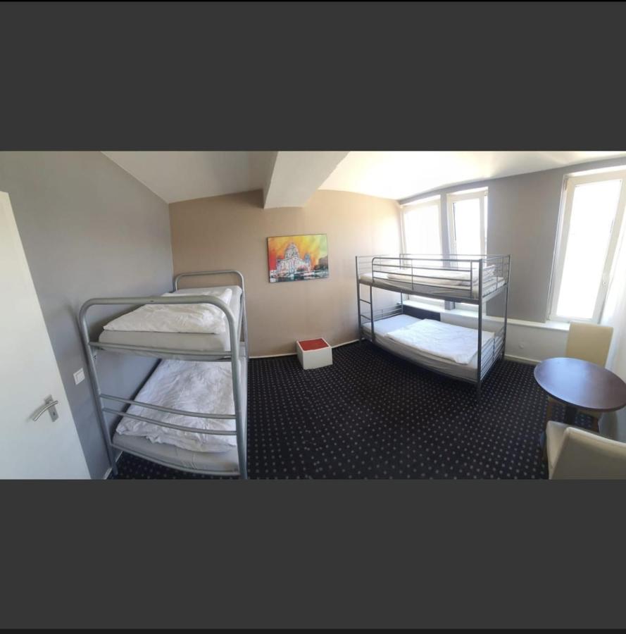 Isas Hostel Берлин Экстерьер фото