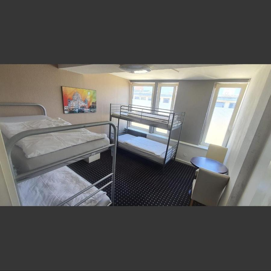 Isas Hostel Берлин Экстерьер фото