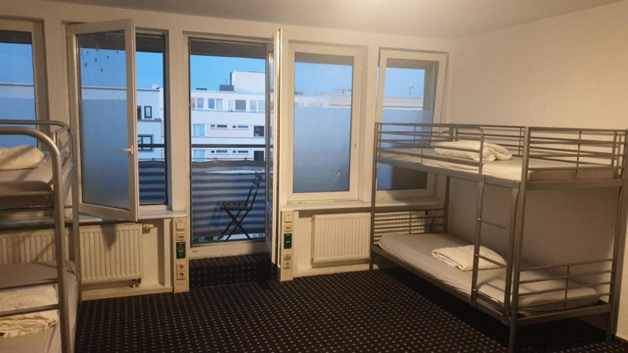 Isas Hostel Берлин Экстерьер фото