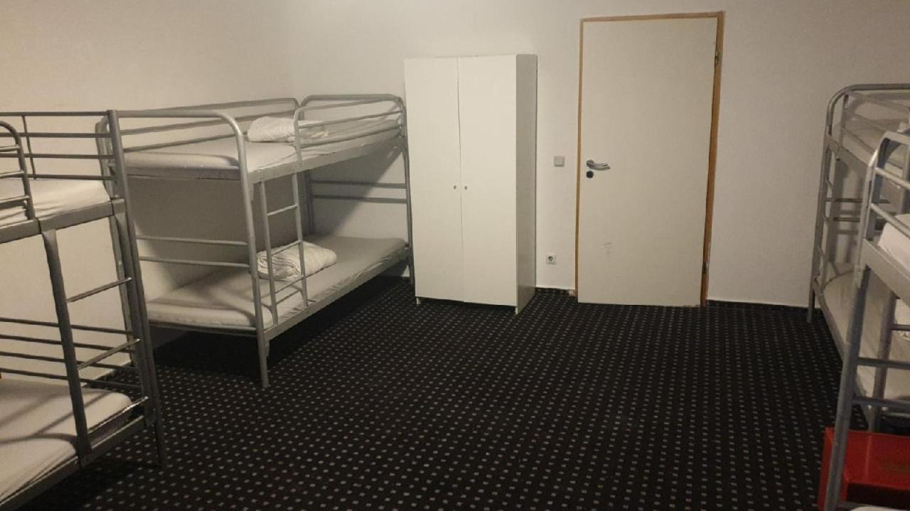 Isas Hostel Берлин Экстерьер фото