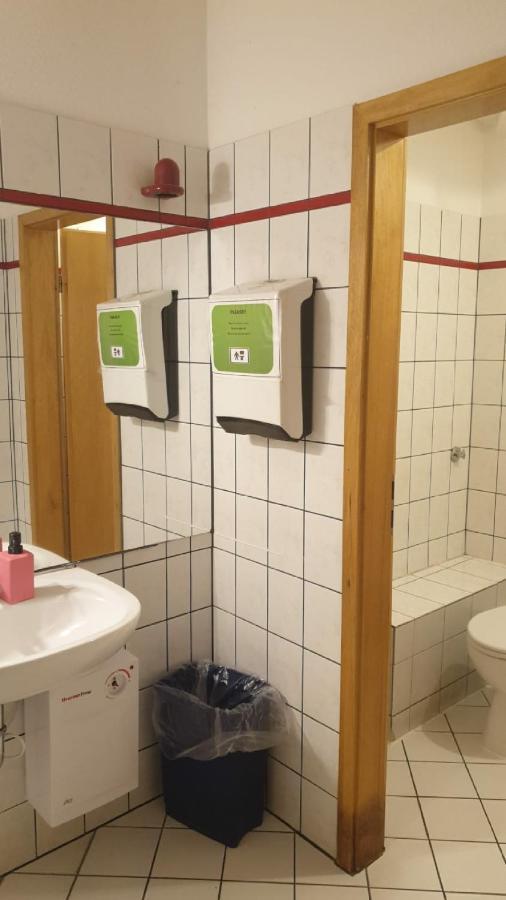Isas Hostel Берлин Экстерьер фото