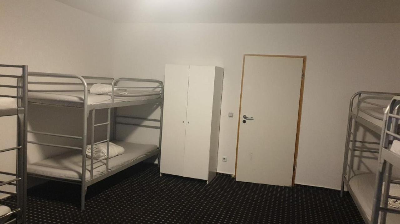 Isas Hostel Берлин Экстерьер фото